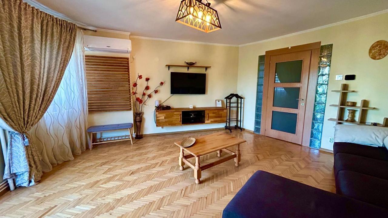 בוקרשט Apartment Palace Of Parliament מראה חיצוני תמונה
